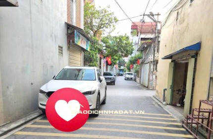 Bán nhà 3 tầng trung tâm huyện Mê Linh, xây mới 2023. Chủ ở có lộc chuyển căn liền kề trên phố